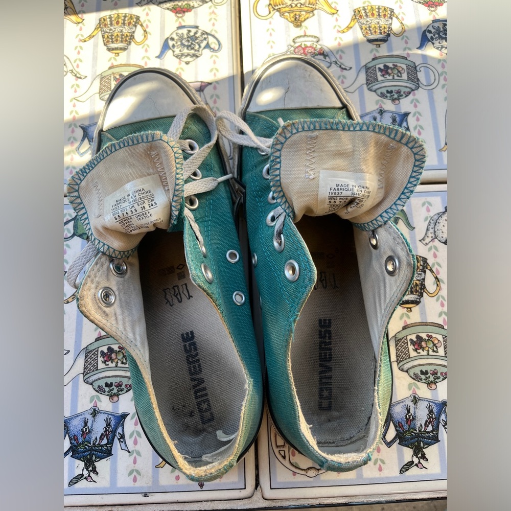 Well worn / well loved teal blue low top converse -dirty!